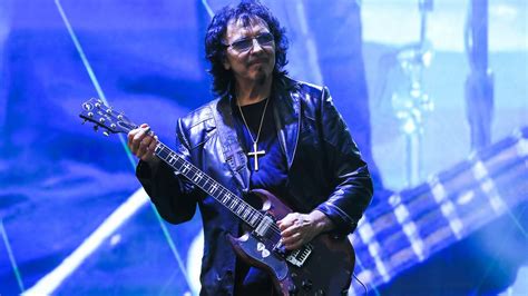 Tony Iommi says he has “four or five hundred” unused riffs on his phone ...