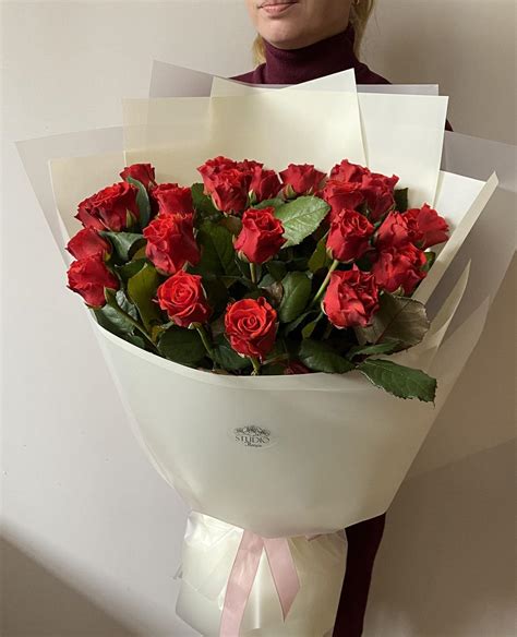 Delivery Of The Bouquet 25 Red Roses Buy With Delivery In Kiev