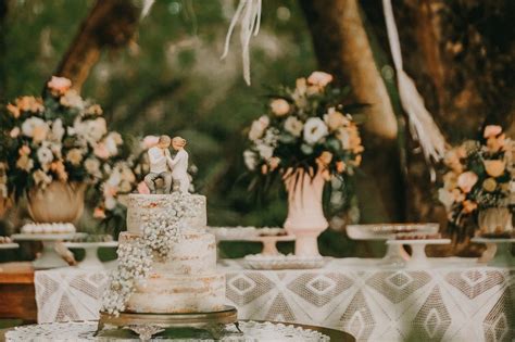 Bolo de casamento semi naked seria esse o tipo ideal para você