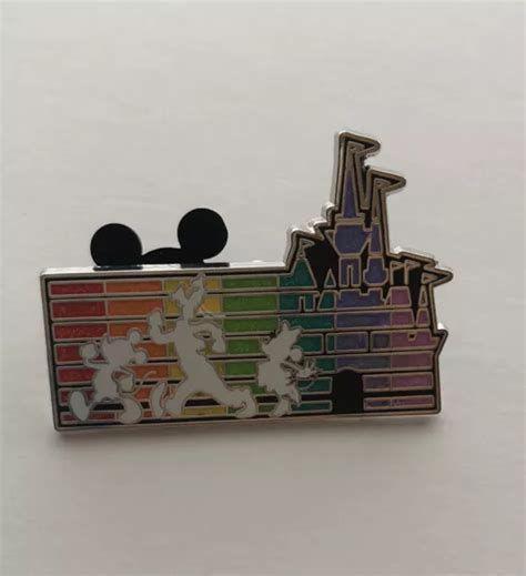 DISNEY S MICKEY GOOFY Minnie Pin 2021 Disney S Rainbow Collection Pin