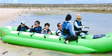 車いす利用者 沖縄の海を満喫 南城 あざまサンサンビーチ 沖縄タイムス＋プラス