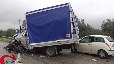 Trani Scontro Frontale Sulla Andria Bisceglie Tre Feriti