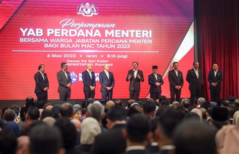 Pm Anwar Wants Civil Servants To Handle Big Task Mci