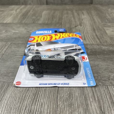 Hot Wheels Nissan Skyline GT R R White Ubuy India