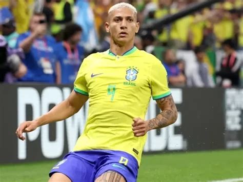 Qual a fortuna de Richarlison artilheiro do 1º jogo do Brasil