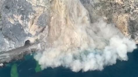 Lago Di Garda Si Stacca Un Pezzo Di Montagna La Frana Filmata Dal