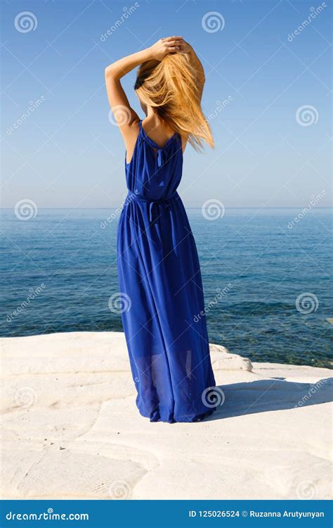 Blonde Frau Im Blau Stockfoto Bild Von Luxus M Dchen