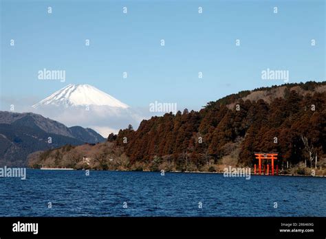 Lake Ashi and Mount Fuji Stock Photo - Alamy