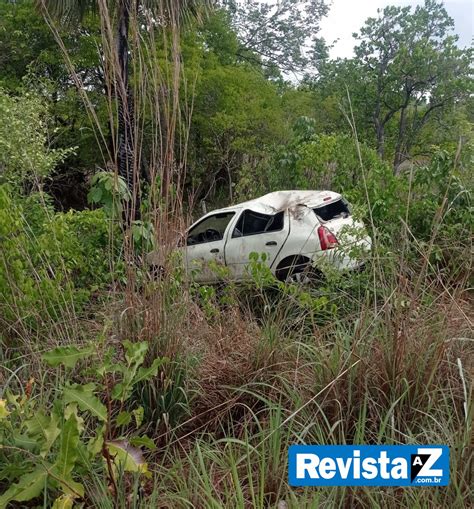 Veículo capota após desviar de animal na BR 222 entre Batalha e Esperantina