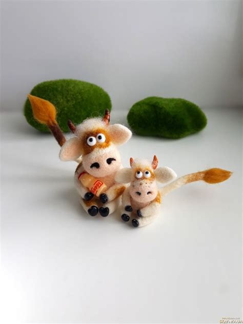 Купити Корівка валяная.Мама коровушка з телям.Корова валяння. 7см и 4 ...