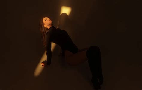 Обои model women brunette simple background closed eyes Nick