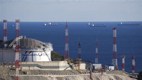 La UE llega a un acuerdo para fijar un tope al petróleo ruso en línea