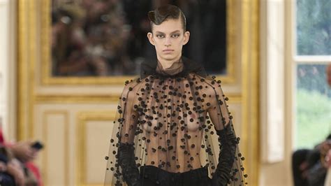 Sfilata Valentino Autunno Inverno Collezione Le Noir