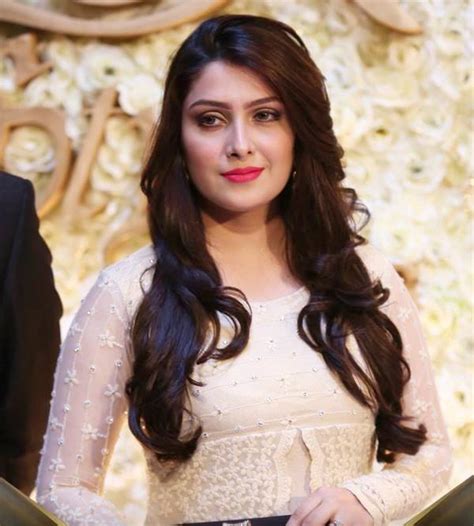 Latest Trend Of Pakistani Actress Hairstyle