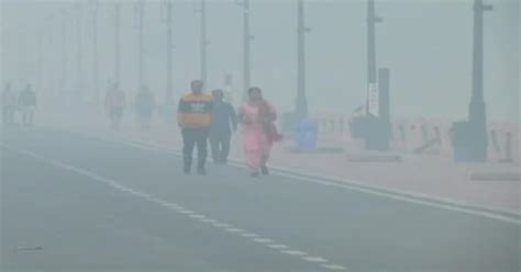 Delhis Air Quality Remains Very Poor Noida Borders On Severe