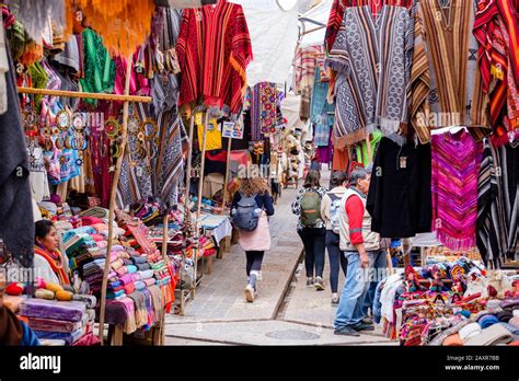 Peru market, Sunday market at town of Pisac, vendors, locals, tourists ...