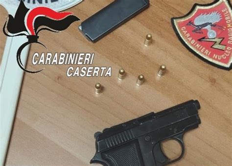 LA FOTO In Piazza Con Una Pistola Nascosta Nelle Mutande ARRESTATO