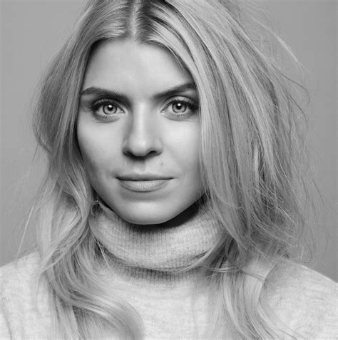 Ilona Chevakova - Tampereen freelance-näyttelijät