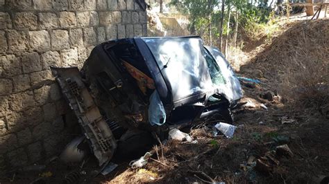 Auto Esce Fuori Strada E Finisce Nel Boschetto Tre Giovani Feriti