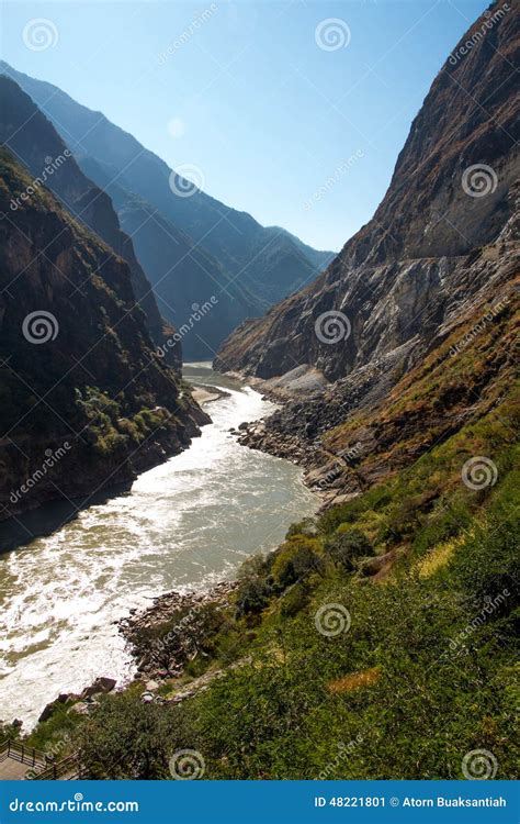 Tiger Leaping Gorge Shangri La China Stock Image Image Of Desert