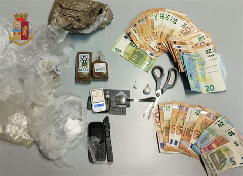 Napoli Centro Storico Sorpreso Con La Droga La Polizia Di Stato