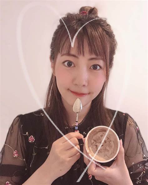 うえむらちかさんのインスタグラム写真 うえむらちかinstagram「おうちでアイスが美味しい季節になってきましたね🍨﻿ ﻿ 私は一番