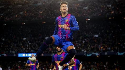 Foto Fun Facts About Gerard Pique Suddenly Announces Retirement