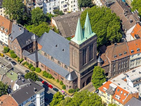 Luftbild Dortmund Kirchengebäude Heilig Kreuz Kirche in Dortmund im