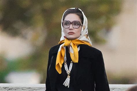 Galerie Angelina Jolie k nepoznání Z pozice sex symbolu se hodila do role babičky fotka