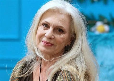 Маја Оџаклиевска е апсолутна РЕКОРДЕРКА во број на бракови, имала ...