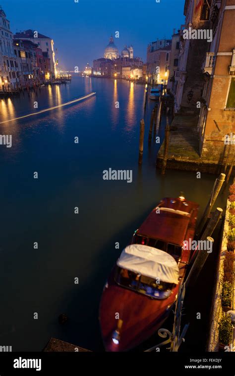 Night photo of the Grand Canal in Venice Stock Photo - Alamy