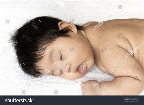 Face Twomonthold Naked Baby Lying Down Stock Photo Shutterstock