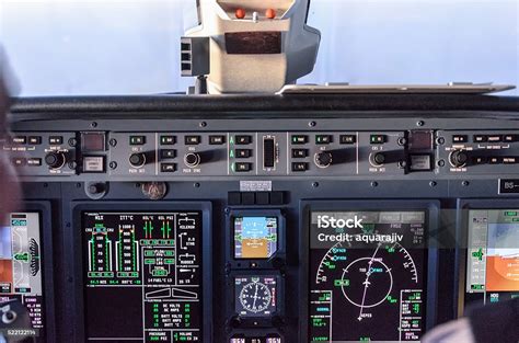 Cockpit Cessna Citation Sovereign Stock Photo - Download Image Now ...