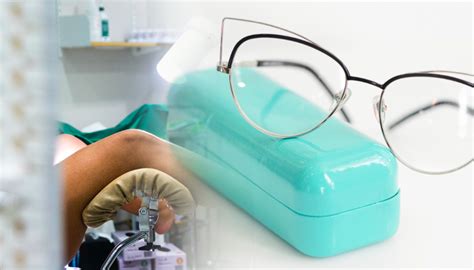 Gynekolog hade dold kamera i sina glasögon filmade kvinnor under sex