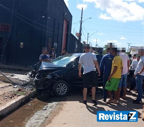 Motorista Perde O Controle Do Carro E Bate Em Poste Em Esperantina