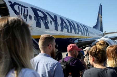 Ryanair Los pilotos amenazan con una huelga en España a finales de