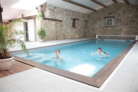 Piscine intérieure chauffée et privée réservée exclusivement au gîte