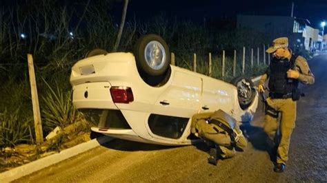 Motorista Capota Carro Ap S Dirigir Embriagado E Tentar Fugir De Blitz