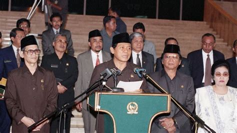 Mengenang Partai Partai Peserta Pemilu Tahun 1999 Era Transisi Menuju