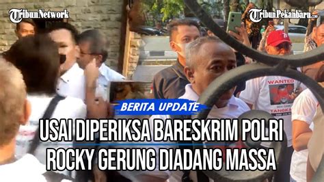 Rocky Gerung Diadang Massa Usai Diperiksa Bareskrim Polri Youtube