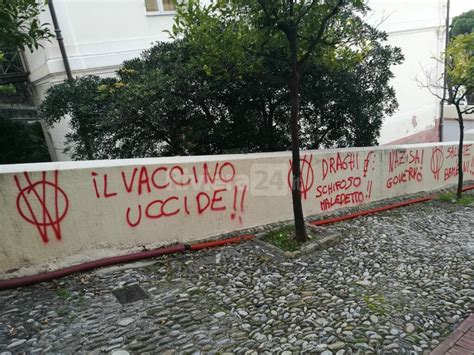 Bordighera Scritte No Vax Sul Comune Vandali Colpiscono Nella Notte