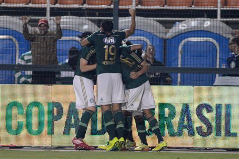 Palmeiras Cresce No Segundo Tempo Bate Sampaio Corrêa Por 3 A 0 E Se