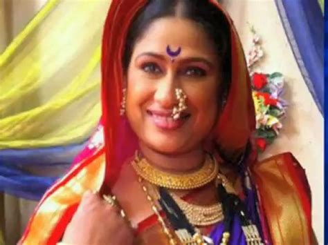 Marathi Actress Harshada Khanvilkar Wins At Mata Sanmaan Marathi News