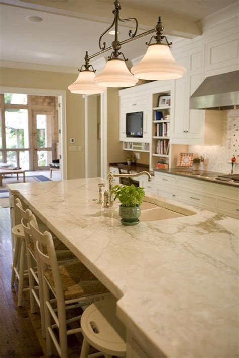 Luxury Kitchen with Calacatta Gold Marble Klassisk Kök Nashville