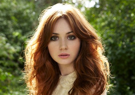 วอลเปเปอร์ โมเดล ผู้หญิง Karen Gillan นักแสดงหญิง หัวแดง ผมยาว กำลังมองหาผู้ชม 3744x2644