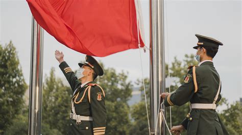 【图片新闻】学校举行“喜迎二十大 永远跟党走 奋进新征程”升旗仪式 渭南师范学院