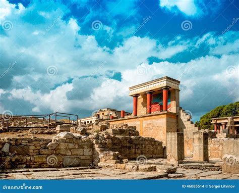 The Ruins Of The Palace Of Knossos The Labyrinth Of The Minotaur In