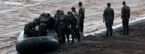 MILITARY BRIDGE OPERATIONS Brazilian Army Combat Engineers Boat Sao