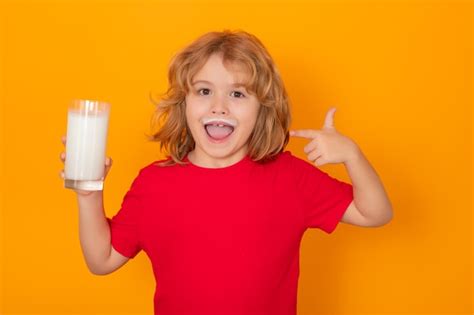 Page Images De Enfant Lait T L Chargement Gratuit Sur Freepik