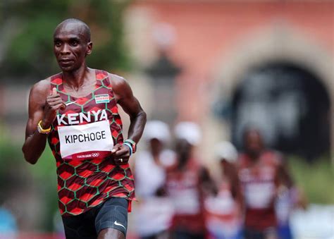 Eliud Kipchoge es bicampeón olímpico del maratón mexicanos lejos del